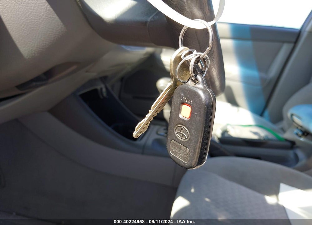 2002 TOYOTA CAMRY LE VIN: 4T1BE32K82U553447