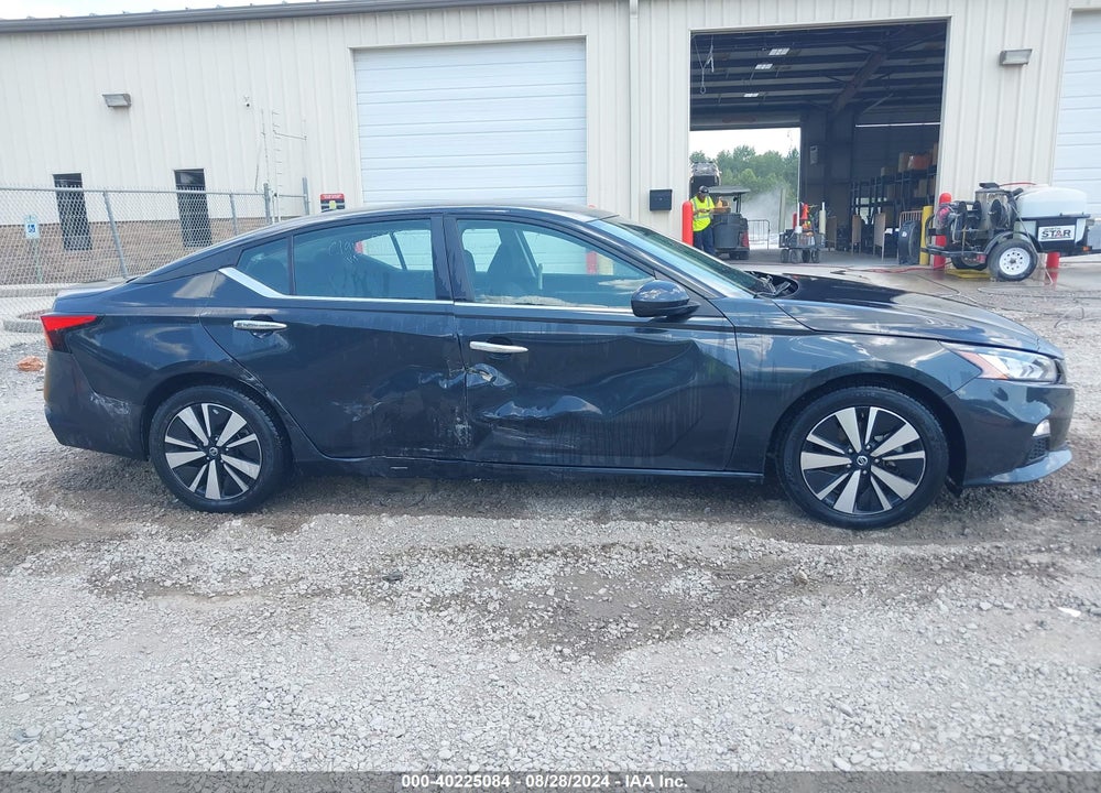 2022 NISSAN ALTIMA SV FWD VIN: 1N4BL4DV0NN301011