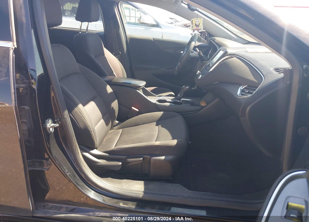 2018 CHEVROLET MALIBU LT VIN: 1G1ZD5ST2JF124567