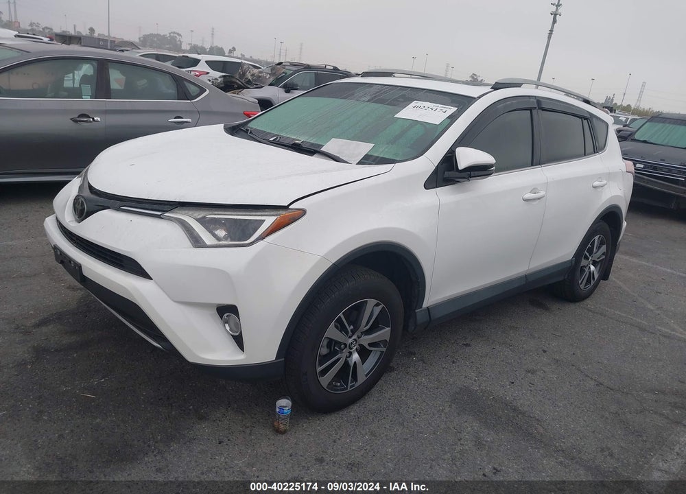 2018 TOYOTA RAV4 XLE VIN: 2T3WFREV0JW460385