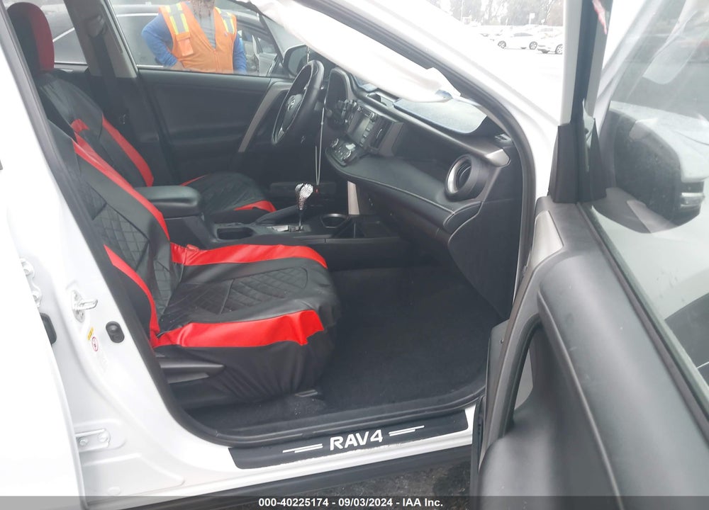2018 TOYOTA RAV4 XLE VIN: 2T3WFREV0JW460385
