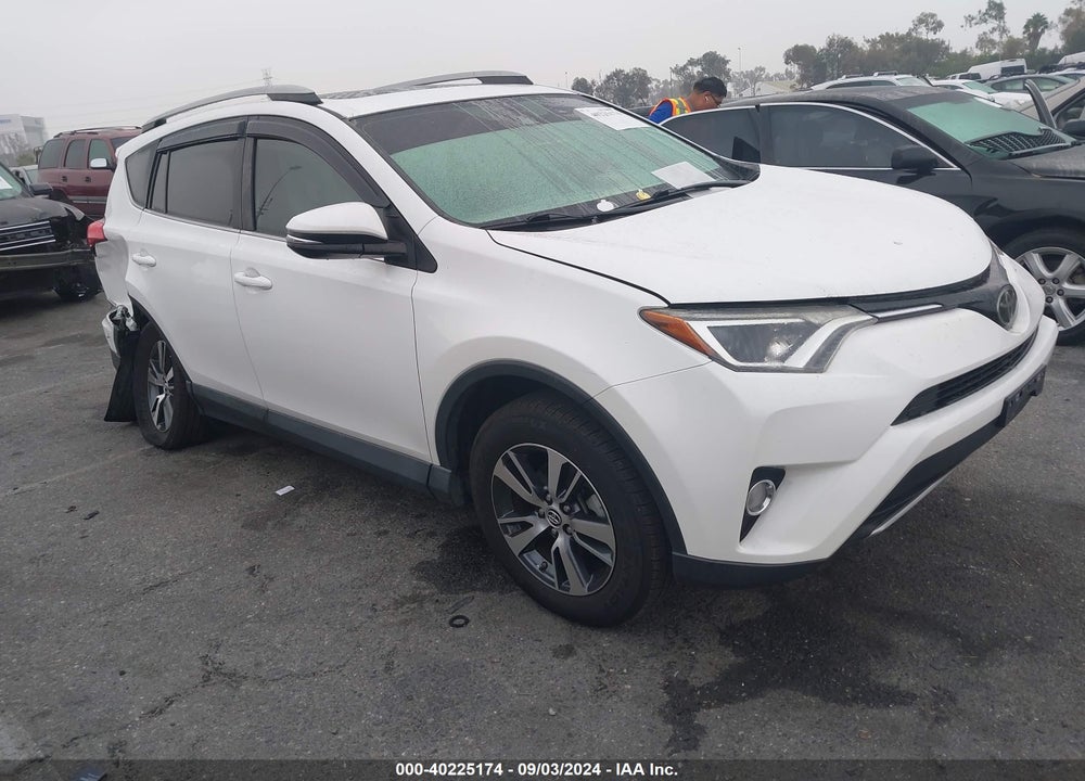 2018 TOYOTA RAV4 XLE VIN: 2T3WFREV0JW460385