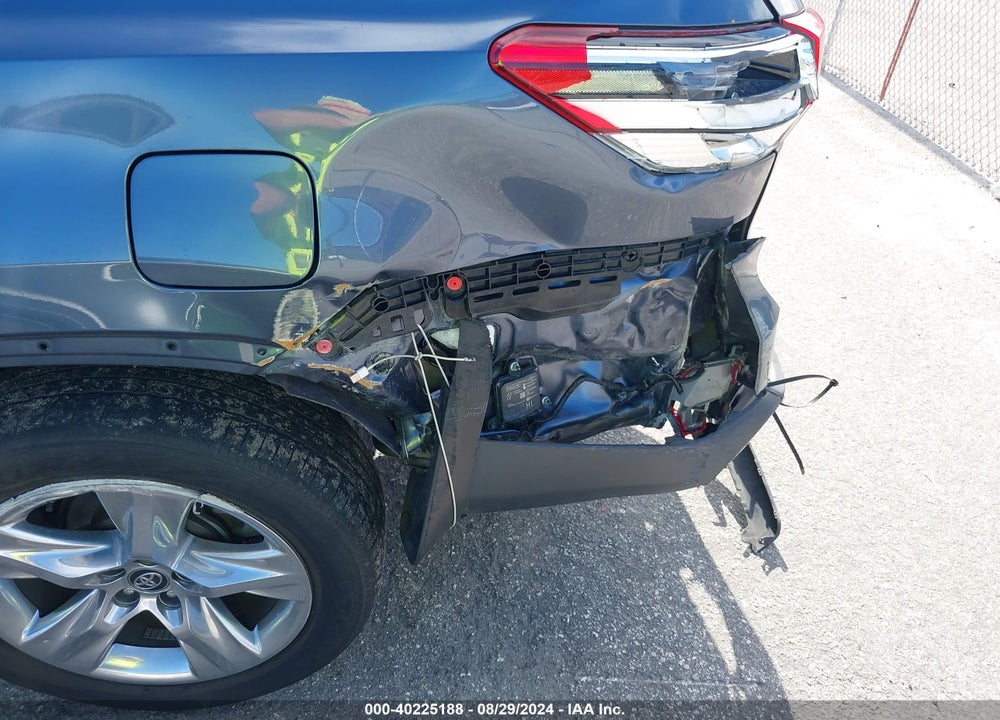 2019 TOYOTA HIGHLANDER LIMITED VIN: 5TDDZRFH4KS983354