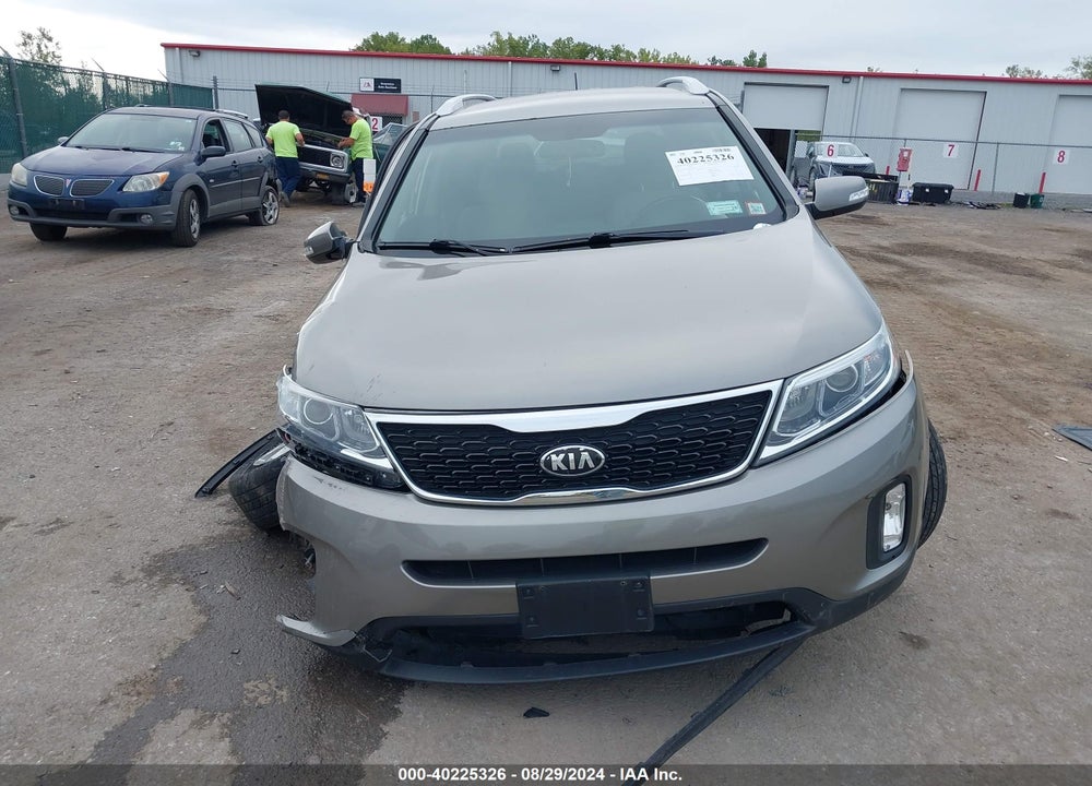 2014 KIA SORENTO LX VIN: 5XYKTCA62EG522652