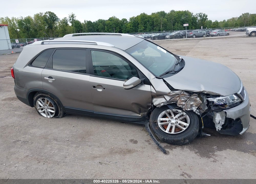 2014 KIA SORENTO LX VIN: 5XYKTCA62EG522652