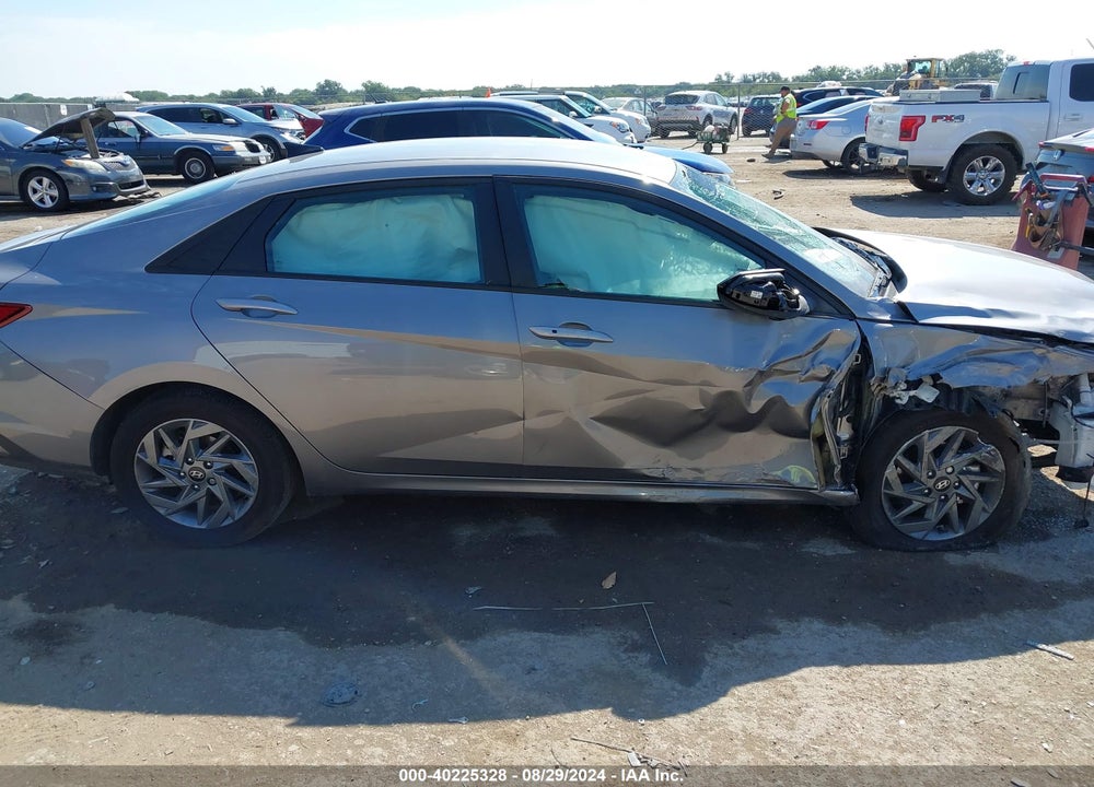 2024 HYUNDAI ELANTRA SEL VIN: KMHLM4DG9RU754600