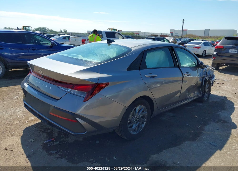 2024 HYUNDAI ELANTRA SEL VIN: KMHLM4DG9RU754600