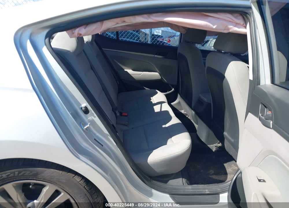 2018 HYUNDAI ELANTRA SEL VIN: 5NPD84LF5JH263591