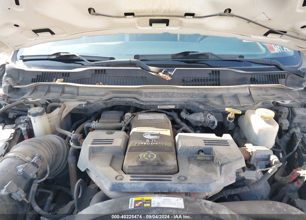 2018 RAM 5500 CHASSIS TRADESMAN/SLT VIN: 3C7WRNBL9JG274074