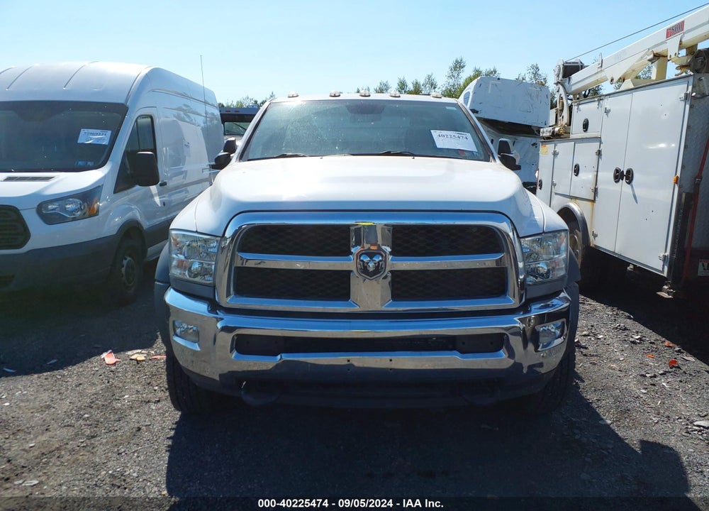 2018 RAM 5500 CHASSIS TRADESMAN/SLT VIN: 3C7WRNBL9JG274074