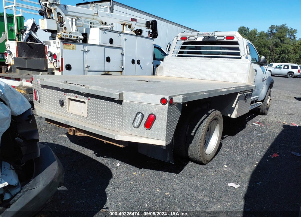 2018 RAM 5500 CHASSIS TRADESMAN/SLT VIN: 3C7WRNBL9JG274074