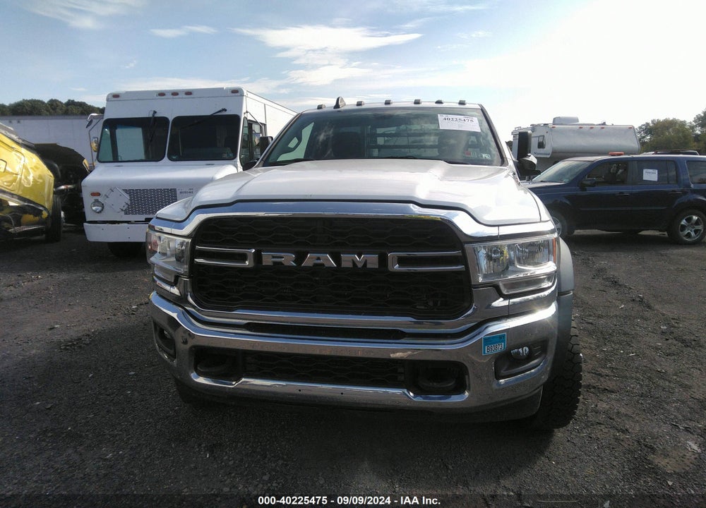 2019 RAM 5500 CHASSIS TRADESMAN/SLT VIN: 3C7WRNBL3KG577692