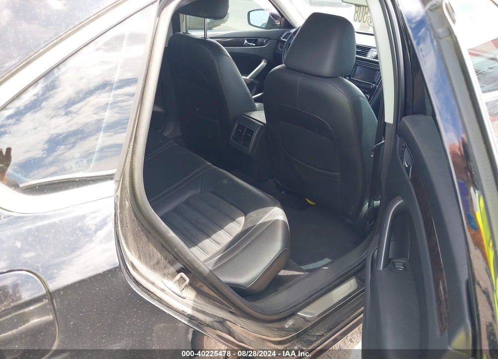 2014 VOLKSWAGEN PASSAT 2.0L TDI SEL PREMIUM VIN: 1VWCN7A35EC022322