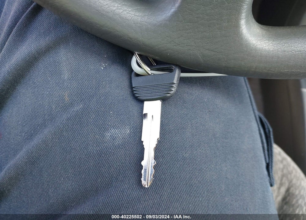 2000 HONDA CIVIC LX VIN: 2HGEJ6675YH586973