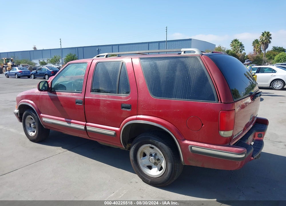 1998 CHEVROLET BLAZER LT VIN: 1GNCS13W2W2136244