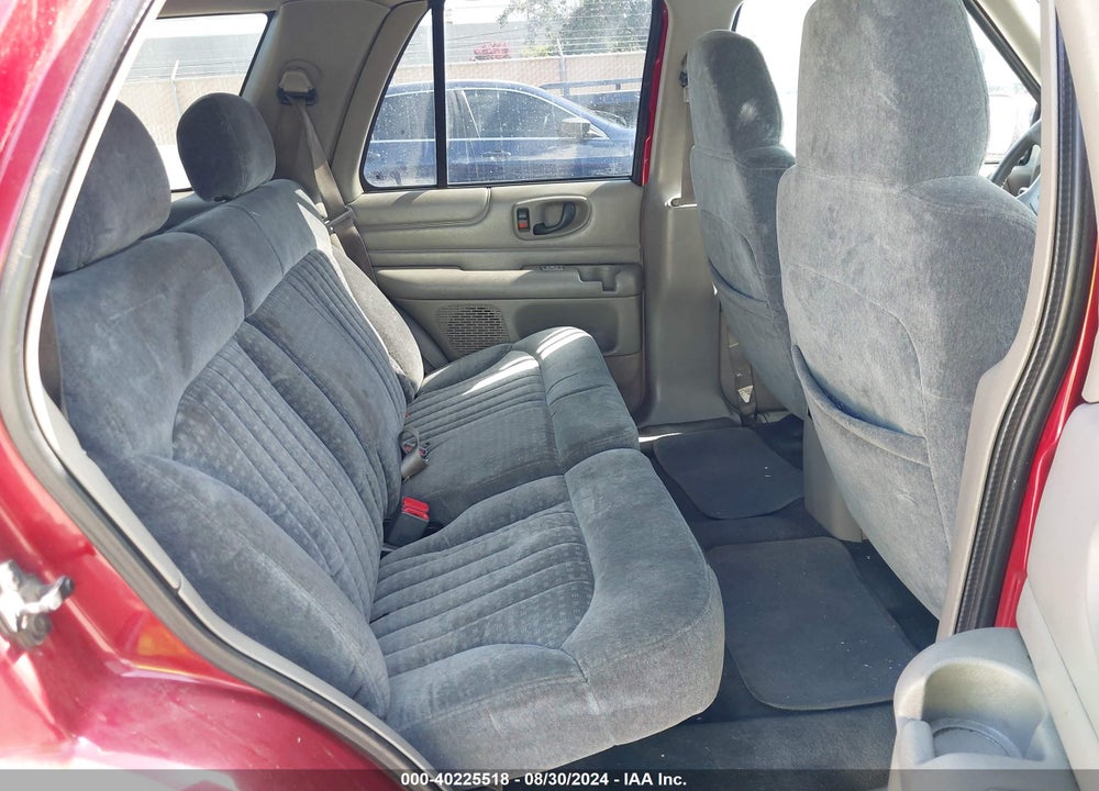 1998 CHEVROLET BLAZER LT VIN: 1GNCS13W2W2136244