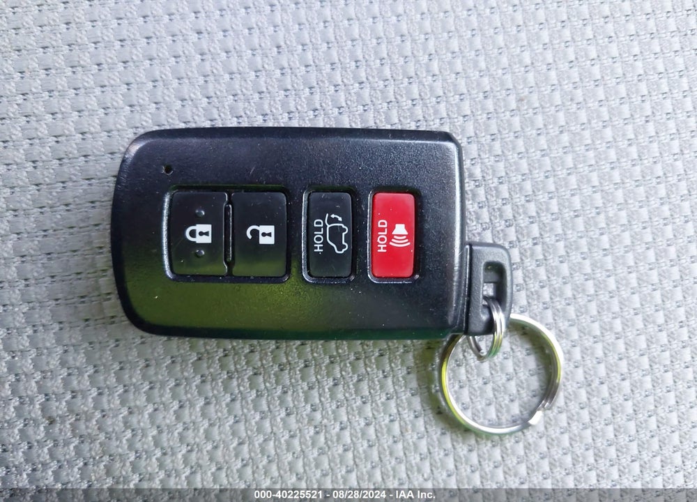 2018 TOYOTA RAV4 XLE VIN: JTMWFREV4JJ176028