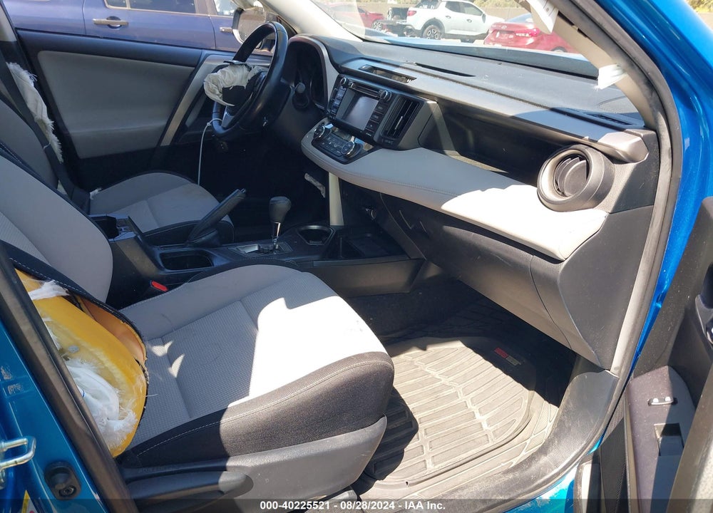 2018 TOYOTA RAV4 XLE VIN: JTMWFREV4JJ176028