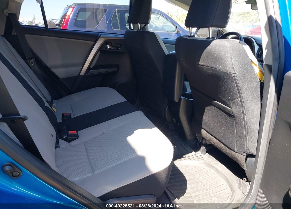 2018 TOYOTA RAV4 XLE VIN: JTMWFREV4JJ176028