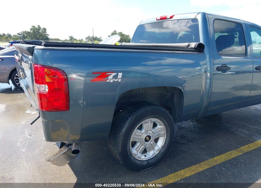 2011 CHEVROLET SILVERADO 1500 LT VIN: 3GCPKSE39BG344304