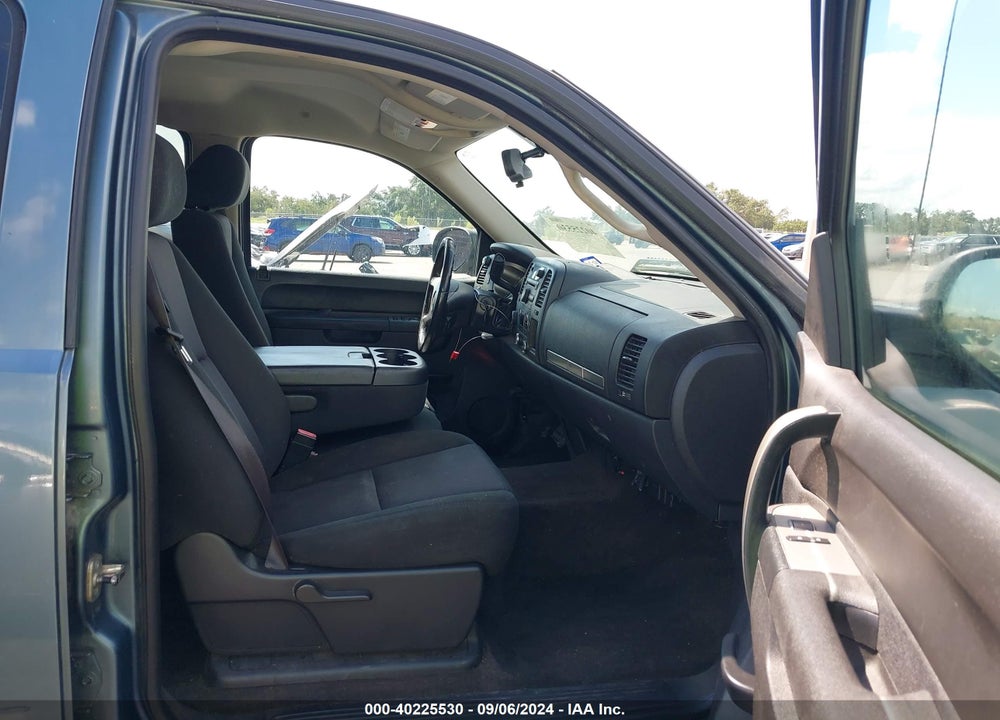 2011 CHEVROLET SILVERADO 1500 LT VIN: 3GCPKSE39BG344304