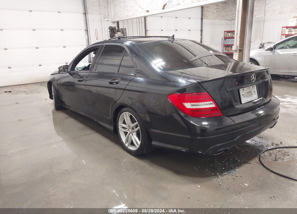 2012 MERCEDES-BENZ C 300 VIN: WDDGF8BBXCA604685