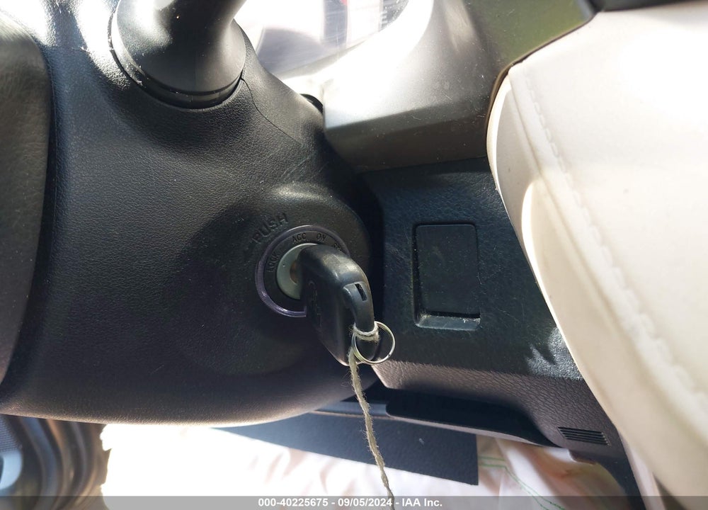 2013 TOYOTA RAV4 LE VIN: 2T3BFREV7DW009117