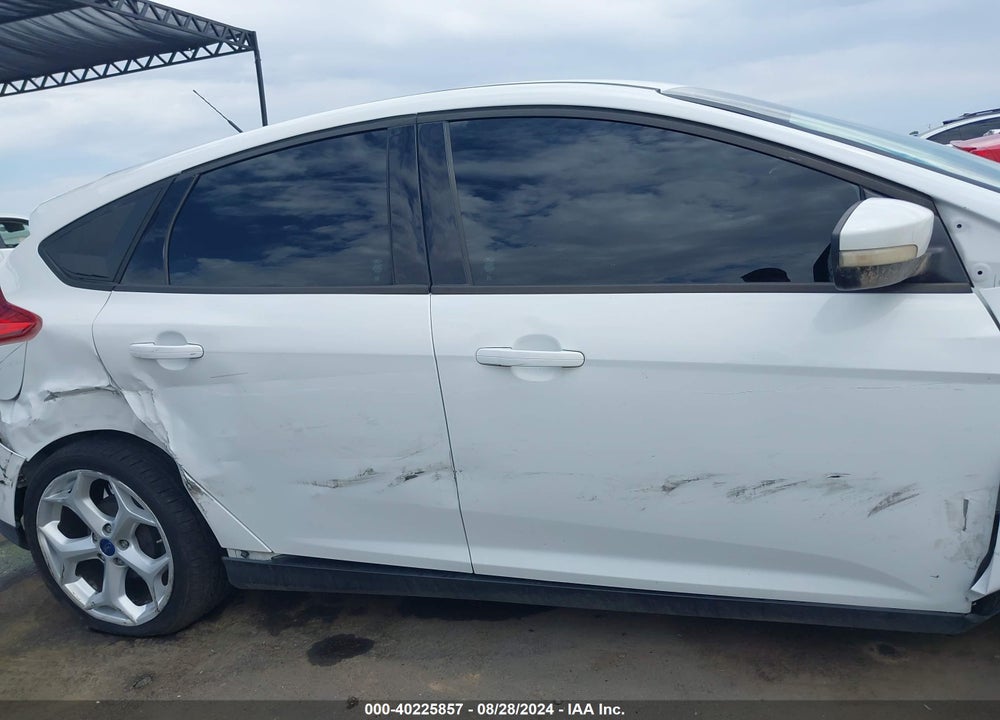2013 FORD FOCUS SE VIN: 1FADP3K28DL335448