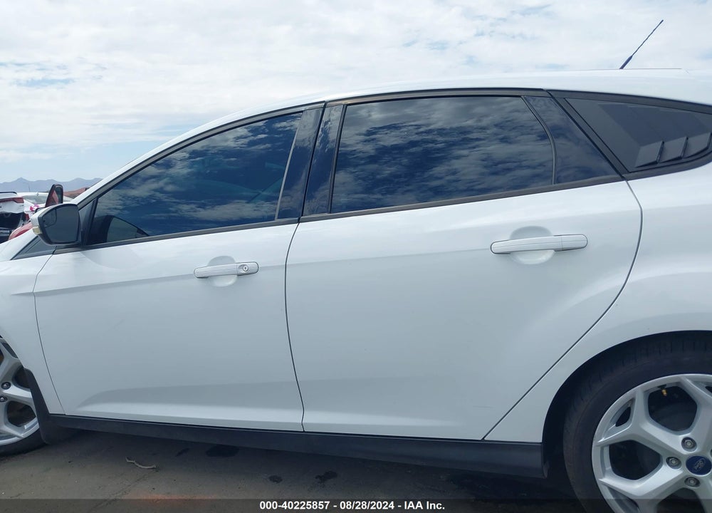 2013 FORD FOCUS SE VIN: 1FADP3K28DL335448