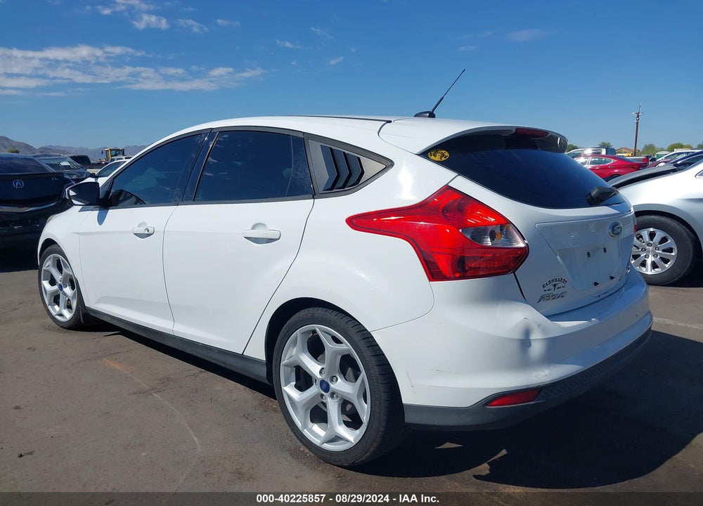 2013 FORD FOCUS SE VIN: 1FADP3K28DL335448