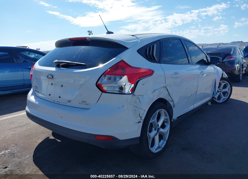 2013 FORD FOCUS SE VIN: 1FADP3K28DL335448