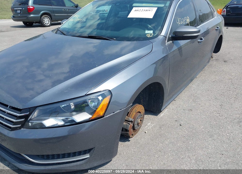 2015 VOLKSWAGEN PASSAT 2.0L TDI SE VIN: 1VWBV7A30FC044323