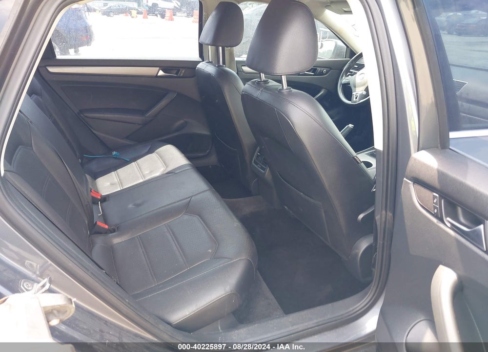 2015 VOLKSWAGEN PASSAT 2.0L TDI SE VIN: 1VWBV7A30FC044323