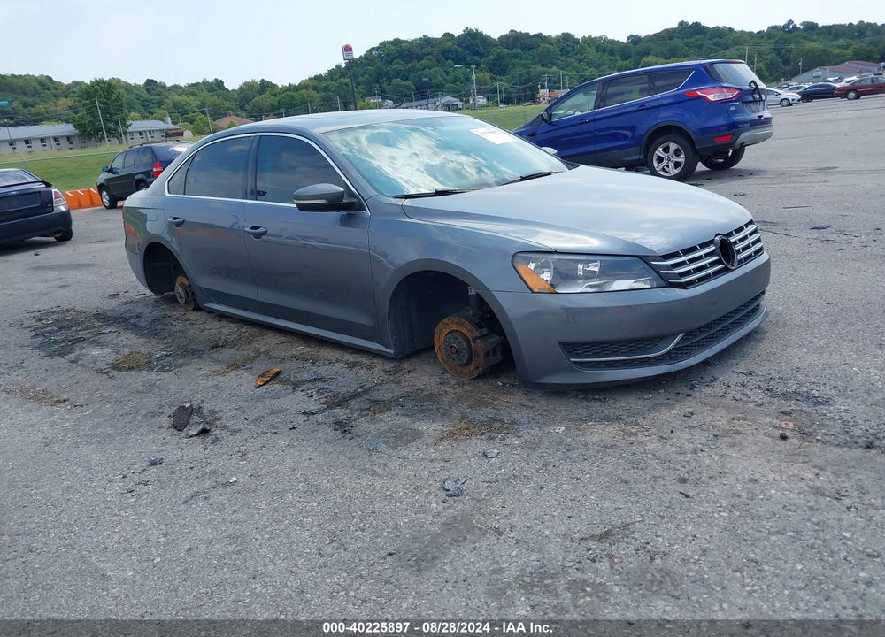 2015 VOLKSWAGEN PASSAT 2.0L TDI SE VIN: 1VWBV7A30FC044323