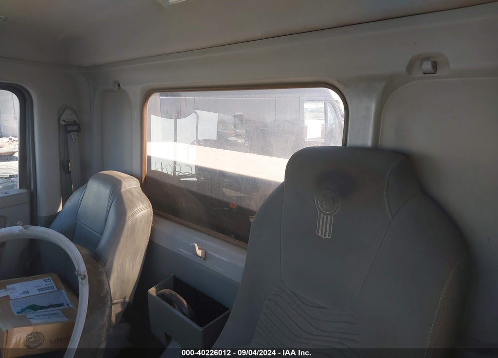 2015 KENWORTH T880 T880 VIN: 1XKZD49X2FJ454910