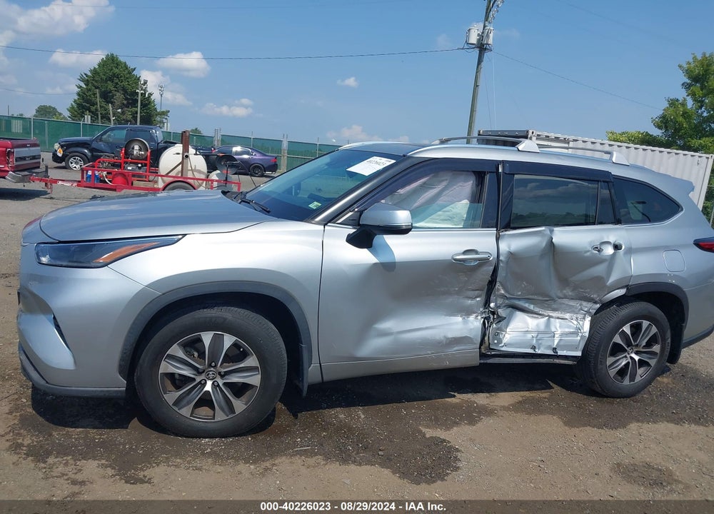 2021 TOYOTA HIGHLANDER XLE VIN: 5TDHZRBH7MS529416