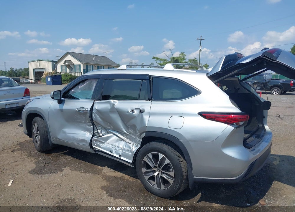 2021 TOYOTA HIGHLANDER XLE VIN: 5TDHZRBH7MS529416