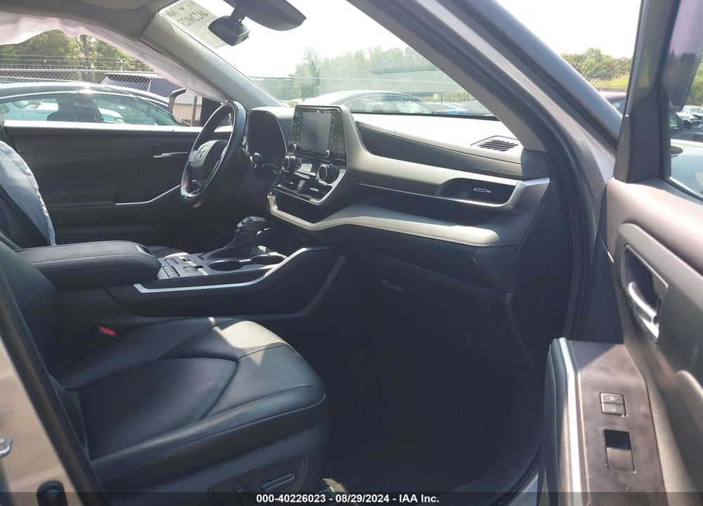 2021 TOYOTA HIGHLANDER XLE VIN: 5TDHZRBH7MS529416