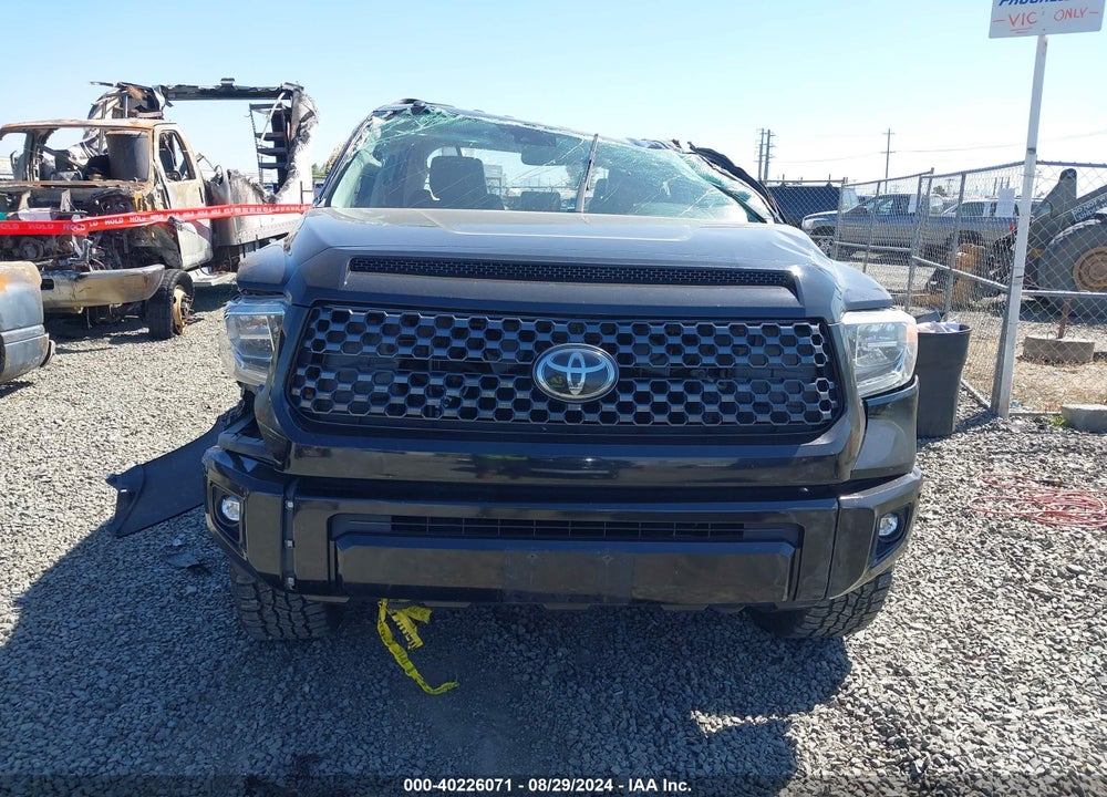 2018 TOYOTA TUNDRA PLATINUM 5.7L V8 VIN: 5TFAY5F17JX693667