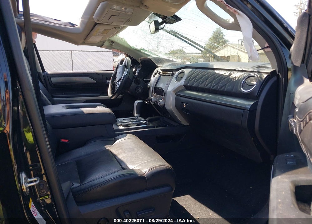 2018 TOYOTA TUNDRA PLATINUM 5.7L V8 VIN: 5TFAY5F17JX693667