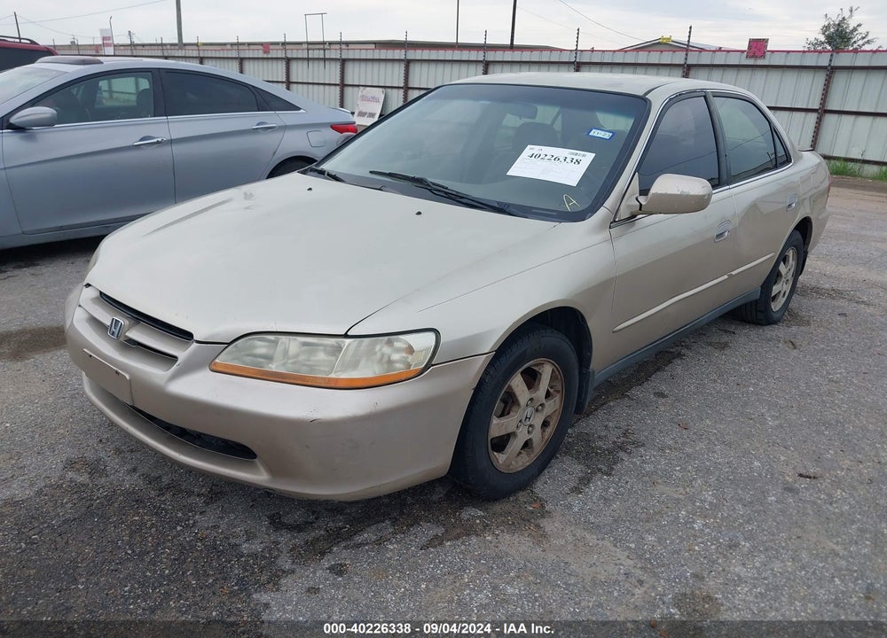 2000 HONDA ACCORD 2.3 SE VIN: JHMCG5675YC005049