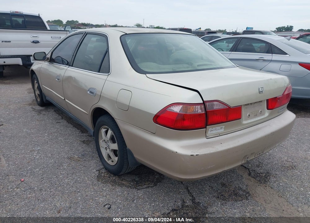2000 HONDA ACCORD 2.3 SE VIN: JHMCG5675YC005049