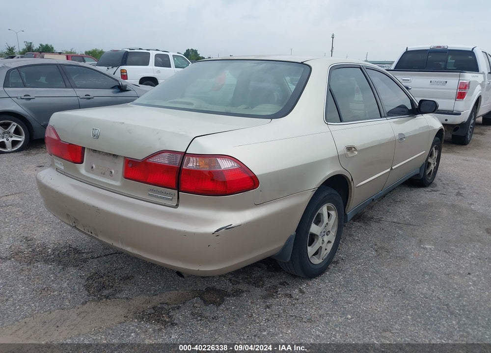 2000 HONDA ACCORD 2.3 SE VIN: JHMCG5675YC005049