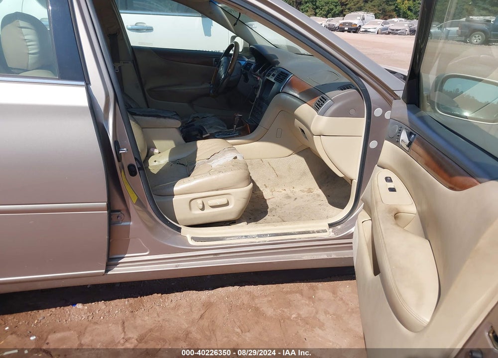2005 LEXUS ES 330 VIN: JTHBA30G055098492