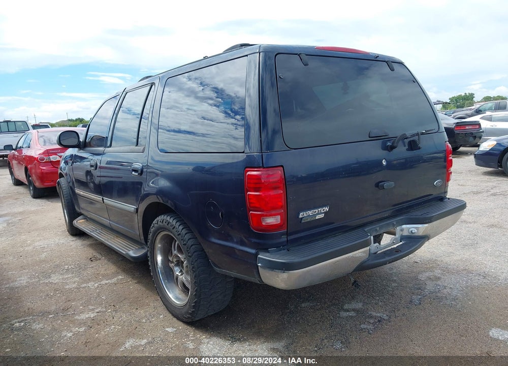 2000 FORD EXPEDITION XLT VIN: 1FMRU15L3YLC03247