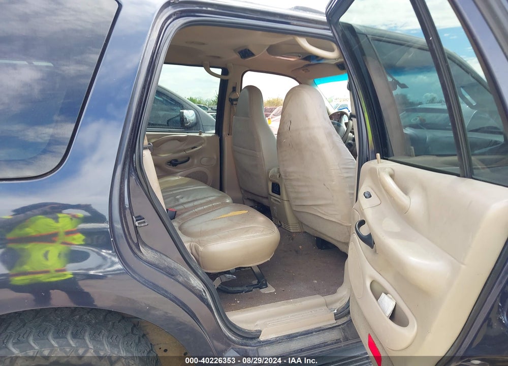 2000 FORD EXPEDITION XLT VIN: 1FMRU15L3YLC03247