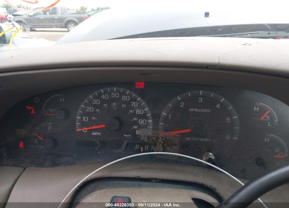 2000 FORD EXPEDITION XLT VIN: 1FMRU15L3YLC03247