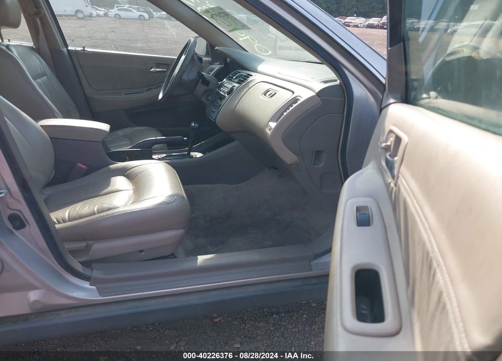 1998 HONDA ACCORD LX VIN: 1HGCG5649WA099583