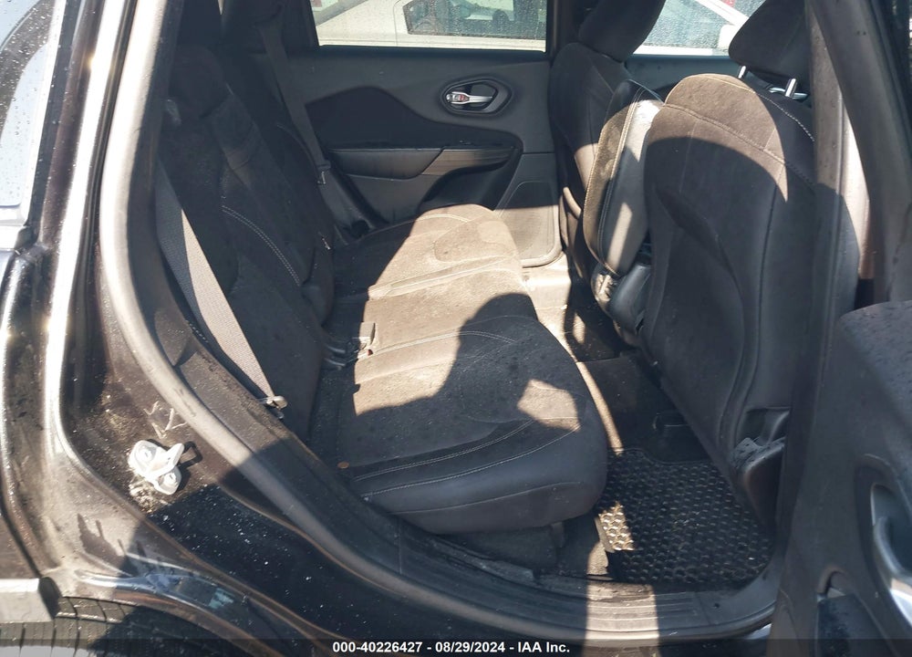 2015 JEEP CHEROKEE LATITUDE VIN: 1C4PJLCB3FW706802