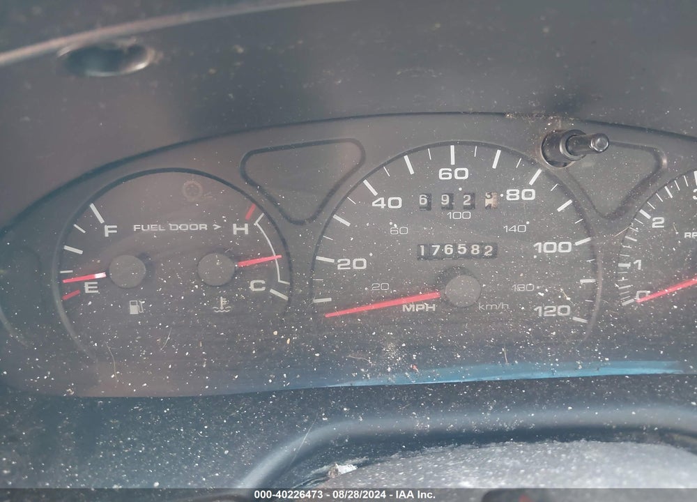2002 FORD TAURUS SES VIN: 1FAFP55S42G269339